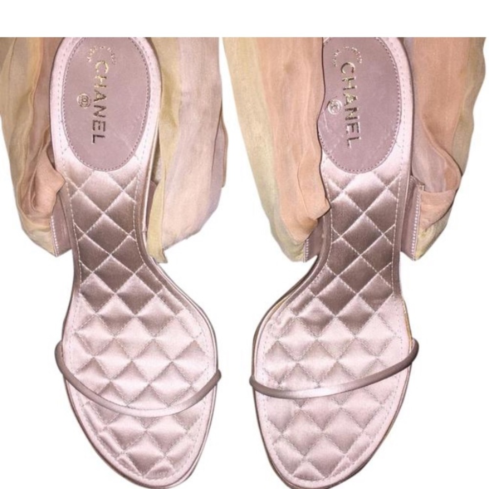 💥💥CHANEL Champagne and Chiffon Sandals 💥💥